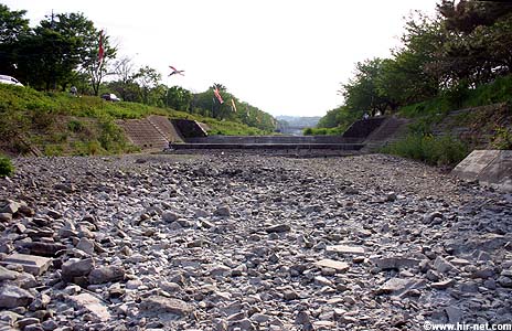 水がなくなり干上がった河川